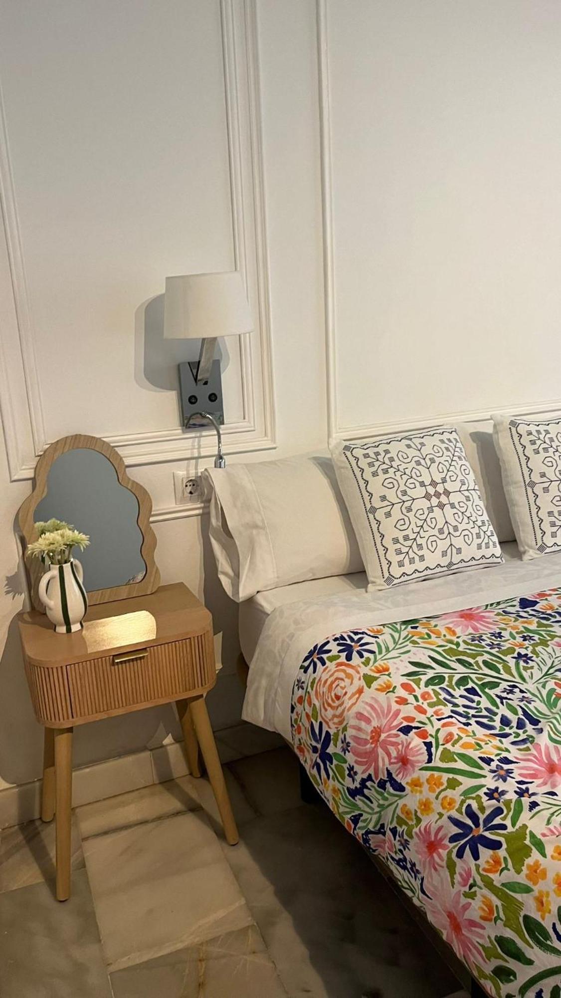 Apartamento En Casco Antiguo - Plaza De La Gavidia Seville Ngoại thất bức ảnh